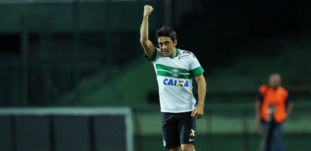 Agente aprova Robinho no Palmeiras, mas esbarra em resistência do Coritiba 