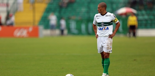 Cristiano Andujar/Getty Images Alex detonou a CBF em seu perfil noTwitter