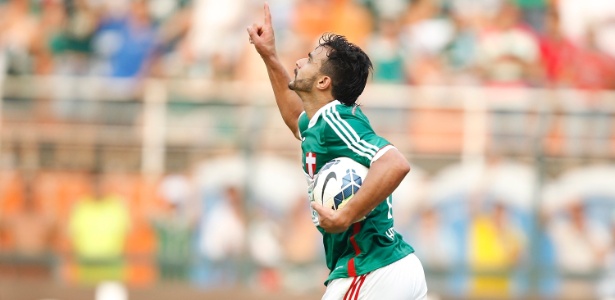 Queda de produção faz Palmeiras repensar renovação com Henrique