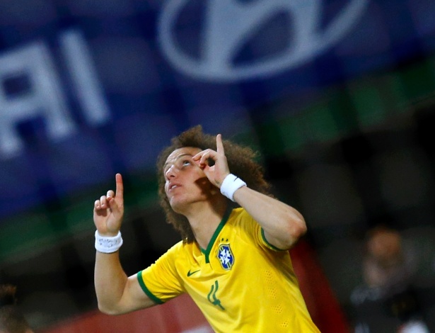 David Luiz comemora gol do Brasil contra a Áustria