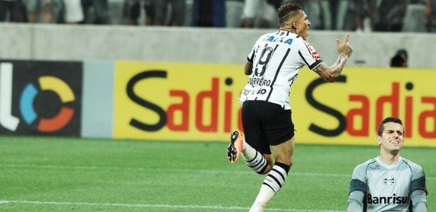 Guerrero reduz pedida e Corinthians se vê perto de renovar até 2017