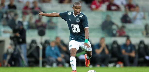 Após Wesley, Palmeiras entra na briga com São Paulo por meia do Goiás