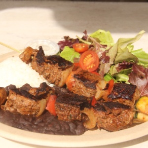 A dieta africana tradicional, rica em fibras e com baixo teor de gorduras, é composta de muitas frutas, hortaliças, verduras, legumes, feijão, farinha de milho e pouca carne