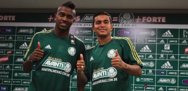 Kelvin (à esq.) e Dudu são apresentados no Palmeiras