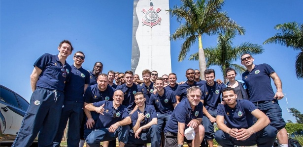 Fazer festa ou jogar sério? Corinthians vive dilema no fim da pré-temporada