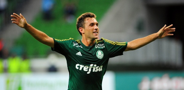 Inter sonda Allione para vaga de D'Ale, mas Palmeiras dificulta saída