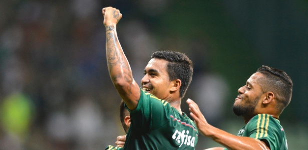 Com passes precisos e lucidez, Dudu empolga técnico e torcida do Palmeiras