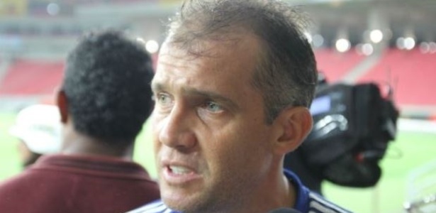 Eduardo Baptista não resistiu aos resultados e deixou comando do Fluminense