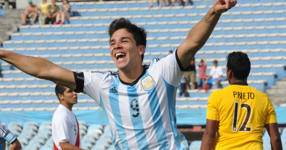 http://imguol.com/c/esporte/2015/01/29/giovanni-simeone-comemora-gol-marcado-no-sul-americano-sub-20-em-2015-1422498239741_956x500.jpg