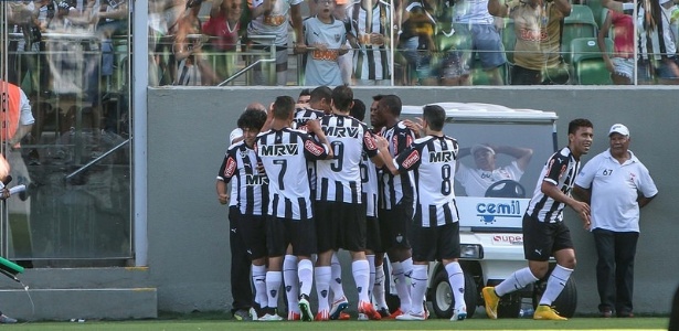 Jogadores do Atlético-MG comemoram mais um gol durante o Campeonato Mineiro
