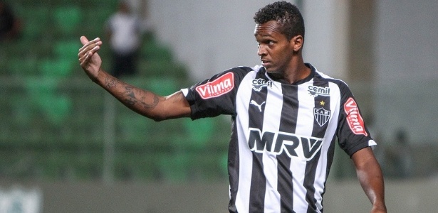 Jô marcou na vitória do Atlético-MG sobre a Caldense e garantiu título Mineiro para o Galo