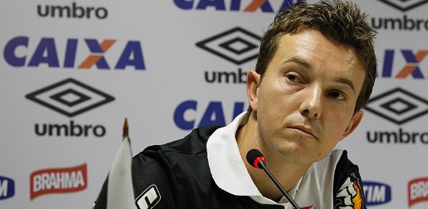 Dagoberto foi apresentado como novo jogador do Vasco, em São Januário, na tarde de quarta-feira