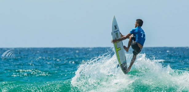 'Rei dos aéreos', brasileiro precisa provar que sabe surfar ondas grandes para ser campeão mundial