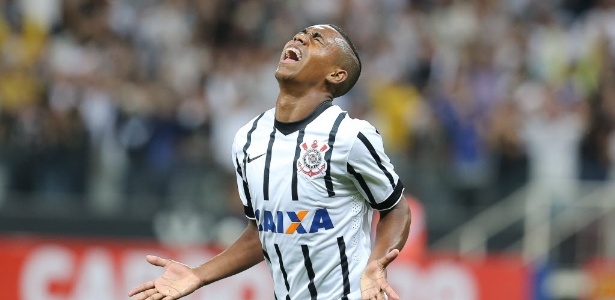 Malcom fez os dois gols do Corinthians diante da Portuguesa, na terça-feira