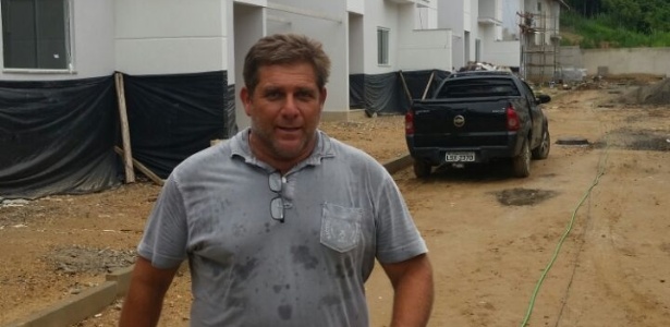 Marcelo Ferreira no canteiro de obras do condomínio que está construindo em Niterói