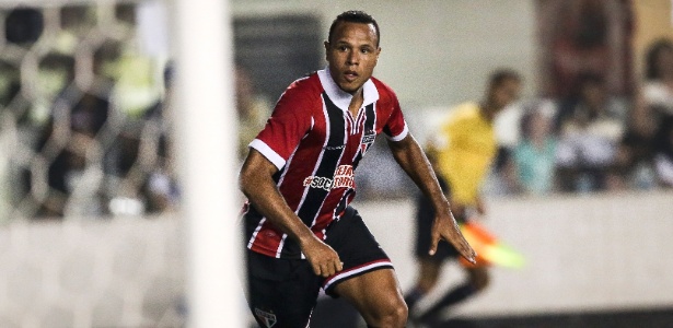 Luis Fabiano em ação pelo São Paulo; atacante fez comentário polêmico na internet