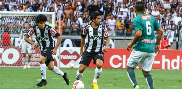 Corinthians repete estratégia e aposta em DM para recuperar reforços