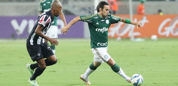 Recuperado de gripe, Valdivia deve ser titular contra o Goiás no domingo