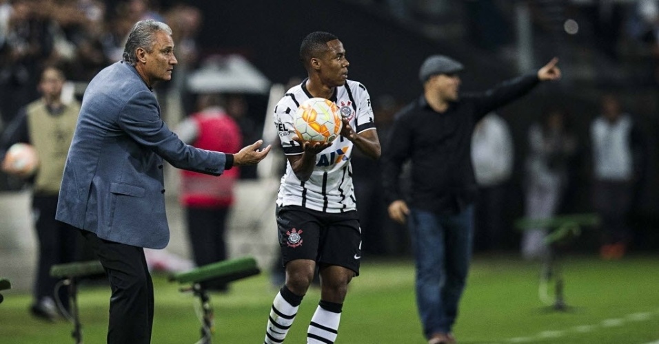 Tite vê Elias concentrado apesar de rumores de saída e fracasso na Seleção