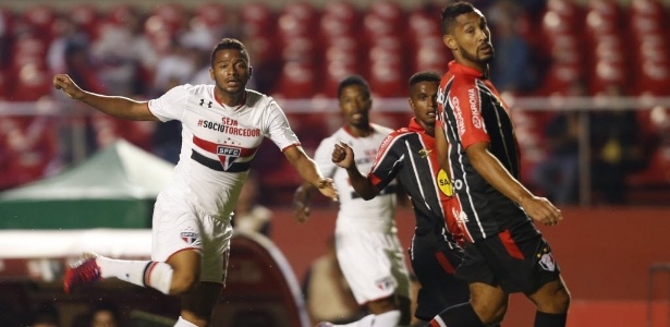 O lateral esquerdo Reinaldo renovou o seu contrato com o São Paulo