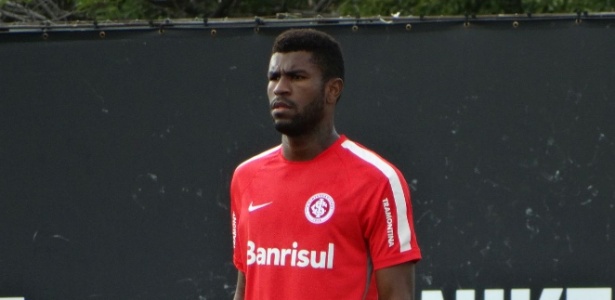 Lateral do Inter cita Gre-Nal e não teme Palmeiras: 
