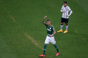 Enquanto Palmeiras busca camisa 9, Oswaldo quer fazer time jogar sem um