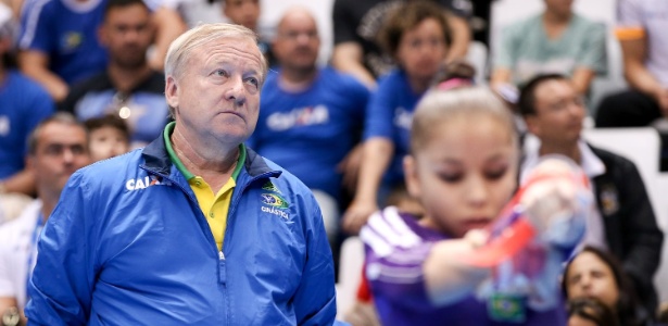 Alexander Alexandrov observa apresentação de Flávia Saraiva: ela é uma das apostas da ginástica brasileira, ao lado da também jovem Rebeca Andrade