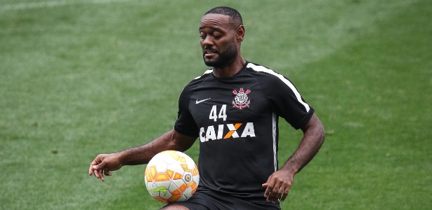 Love nega irritação e esclarece xingamentos: 