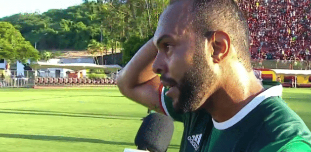 Alecsandro embarga a voz ao falar de Bruno Rangel: 