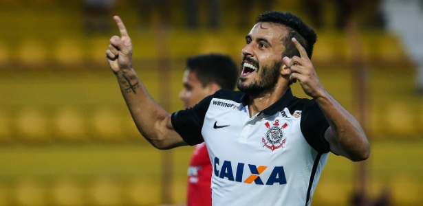 Com lateral no meio-campo, Oswaldo escala Corinthians para duelo com Inter