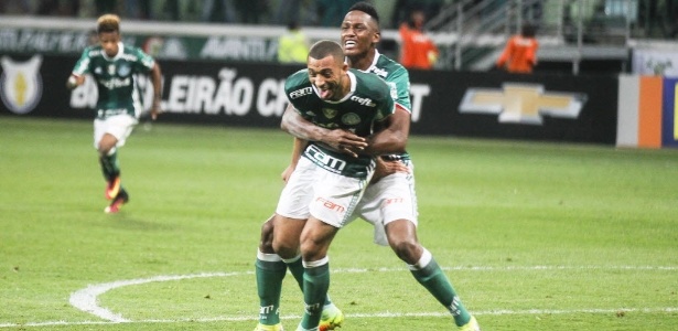 Artilharia aérea do líder Palmeiras assombra rivais no Brasileirão