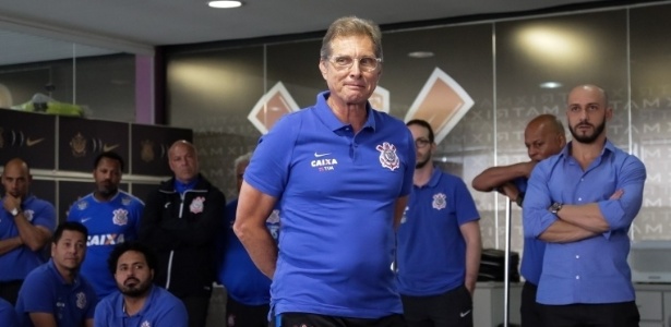 Corinthians estreia Oswaldo contra lanterna e precisa da vitória por paz