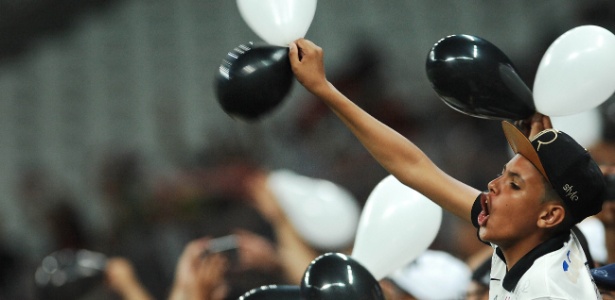 Melancólica, última noite do ano em Itaquera deixa Corinthians por um fio