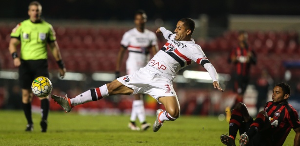 Reforço do São Paulo, Ytalo tenta marcar seu primeiro gol pelo clube no Morumbi