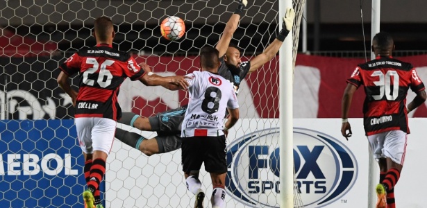 Muralha, do Flamengo, não consegue evitar gol do Palestino