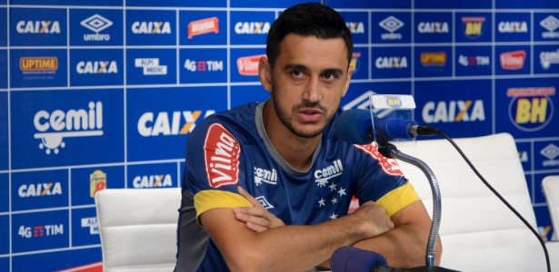 Cruzeiro já estuda contratar e manter Robinho para depois de 2017