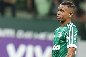 Gabriel Jesus lamenta gol perdido, mas comemora reação do Palmeiras