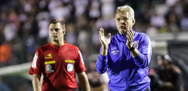 Oswaldo é cauteloso com uso de verde no Corinthians e alerta para fanatismo