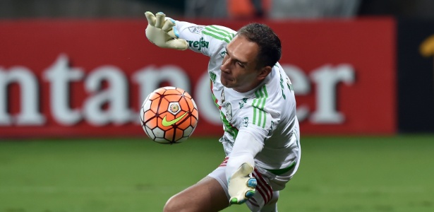 No sufoco, Prass pega pênalti e Palmeiras vence a primeira na Libertadores