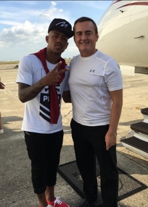 Malcom ganha presentes do Bordeaux e levará toda família para morar com ele
