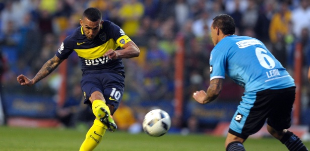 Tevez fez o primeiro gol do Boca Juniors na vitória sobre o Belgrano