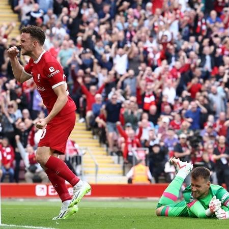 Liverpool vence o Burnley pelo Inglês e entra na zona de