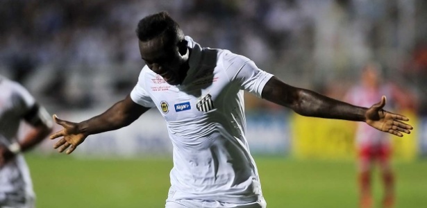 Corinthians e Santos têm atacantes sob pressão e buscam solução no mercado