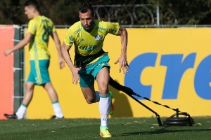 Levantar pneu, imitar o Super-Homem... Os treinos vão muito além da bola