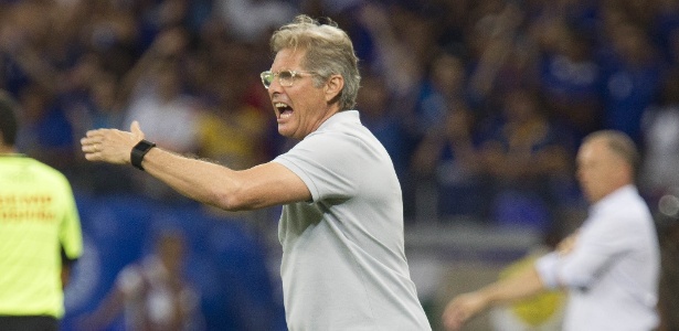 Oswaldo encurta férias para ajudar em reforços e nega Corinthians atrasado COMENTE