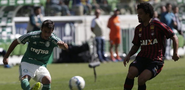 Atlético-PR vence e ultrapassa Palmeiras com gol e festa do gordinho Walter