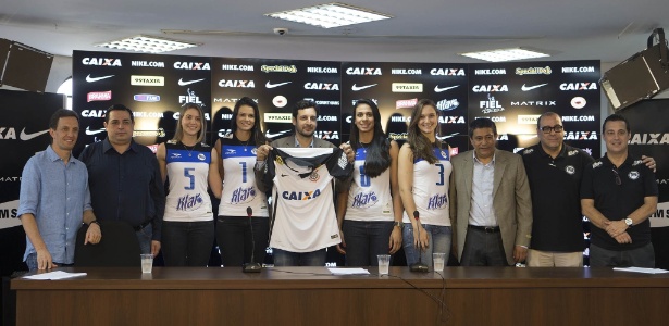 Corinthians apresentou novo parceiro, mas a marca da empresa sumiu das propriedades do clube