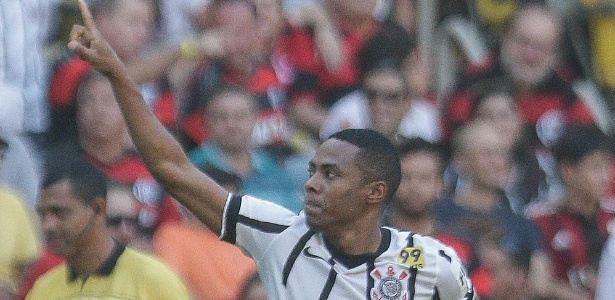 Elias critica horários e pede ingressos mais baratos para encher estádios