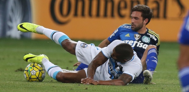 Sobrevivente da Era Gareca, Allione é 'adotado' após choro e ganha Cuca