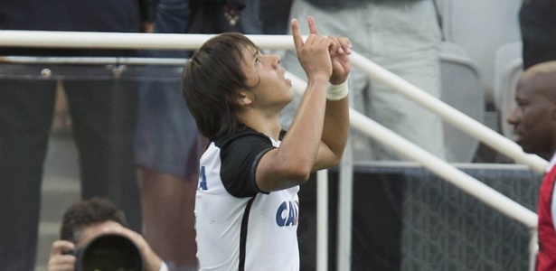 O que faz Romero crescer em 2016 e virar sombra em titulares do Corinthians